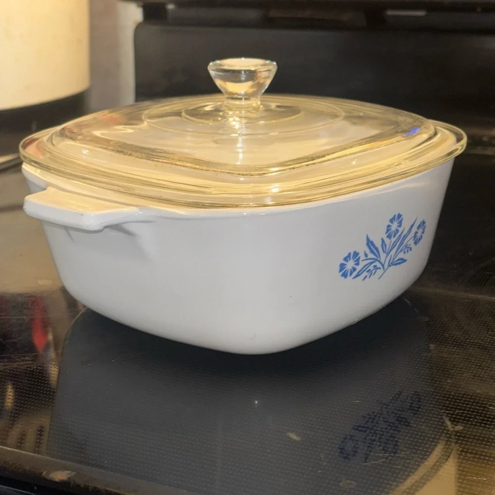 Vintage CorningWare Cornflower 1 1/2 qt Casserole Dish